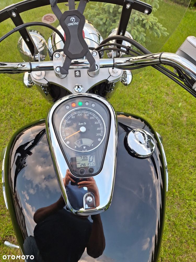Suzuki Intruder - 4