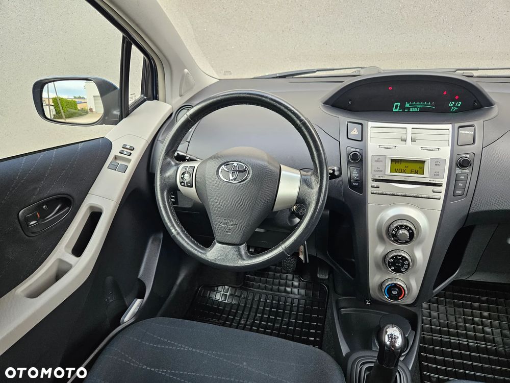 Toyota Yaris 1.3 VVT-i Luna - 25