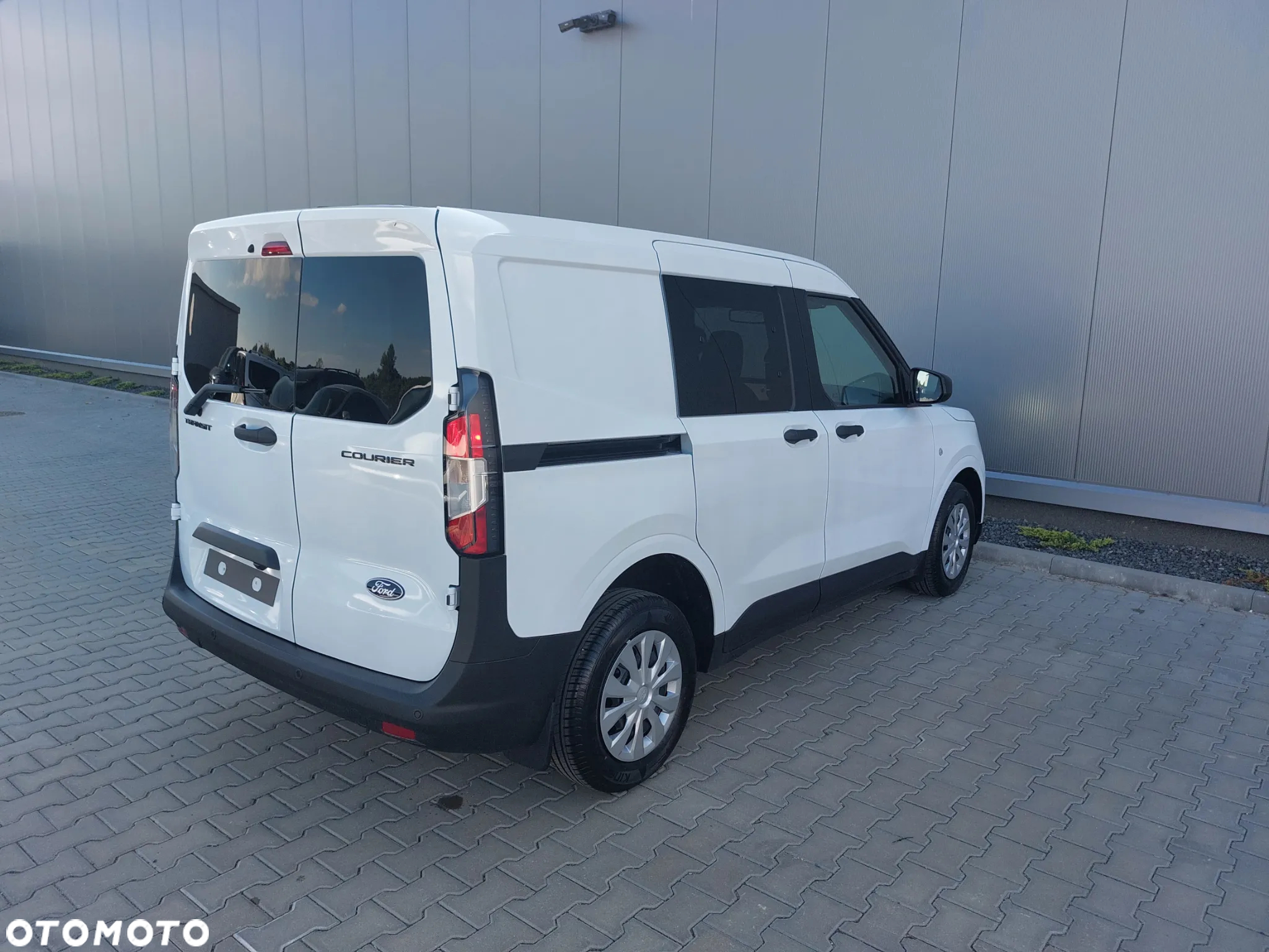 Ford Transit Courier 1.0 EcoBoost Trend - 23