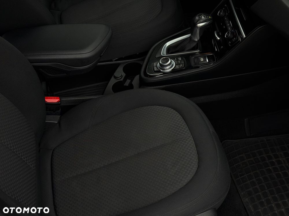 BMW Seria 2 218d - 22