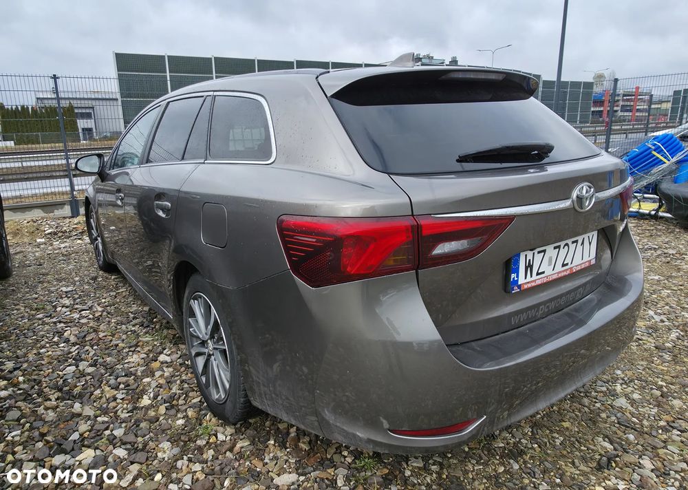 Toyota Avensis - 11