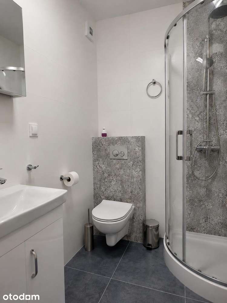 Nowe, 2 pokoje z balkonem, ostatnie piętro,  garaż i komórka w cenie