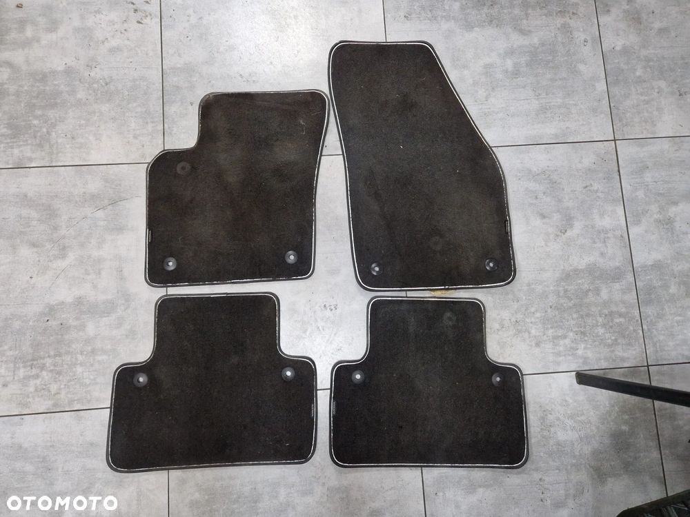 DYWANIKI MATERIAŁOWE VOLVO V50 S40 CZARNE R-Designe - 2