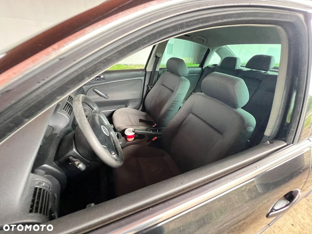 Volkswagen Passat 1.9 TDI Highline - 24