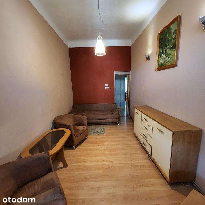 Centrum 2 pokoje 2 piętro w odnowionej kamienicy.