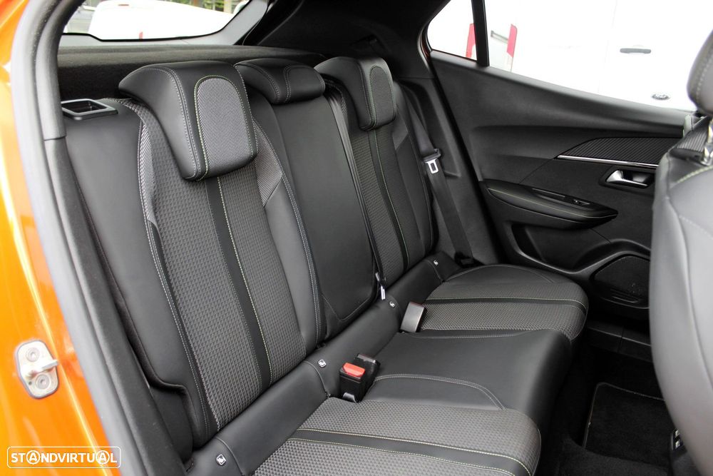 Peugeot 2008 1.5 BlueHDi GT Pack EAT8 - 24