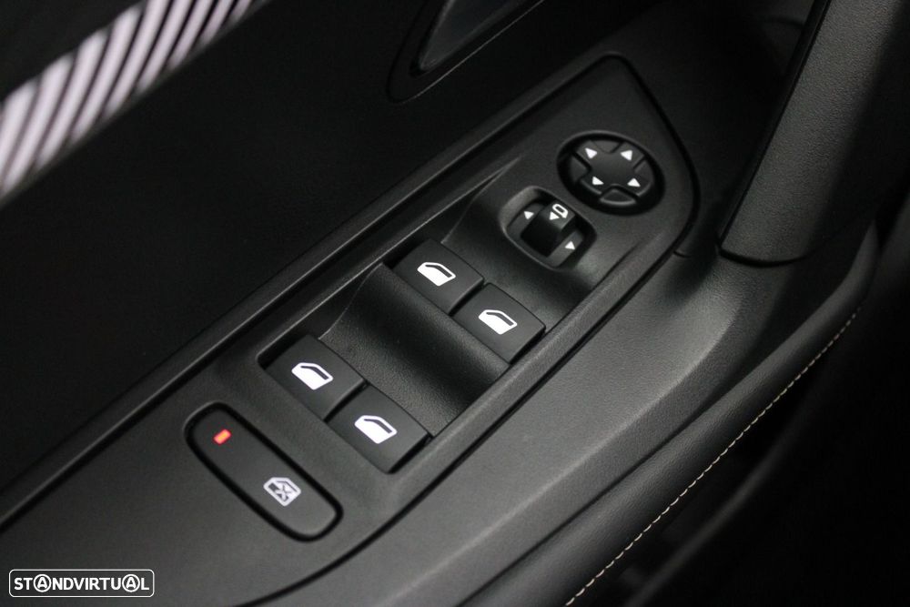 Peugeot e-2008 54 kWh Allure - 30