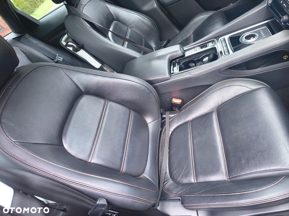 Jaguar F-Pace 20d AWD Portfolio - 18
