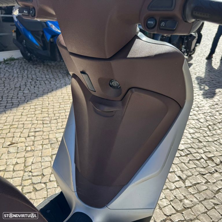 Piaggio Medley 125 - 13