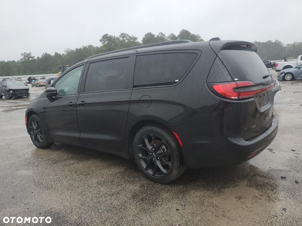 Chrysler Pacifica - 3