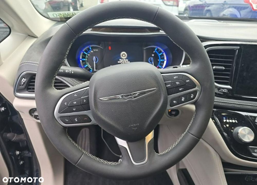 Chrysler Pacifica - 8