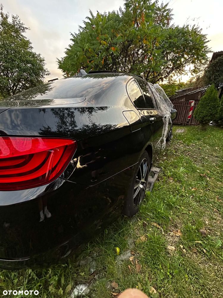 BMW Seria 5 523i - 5