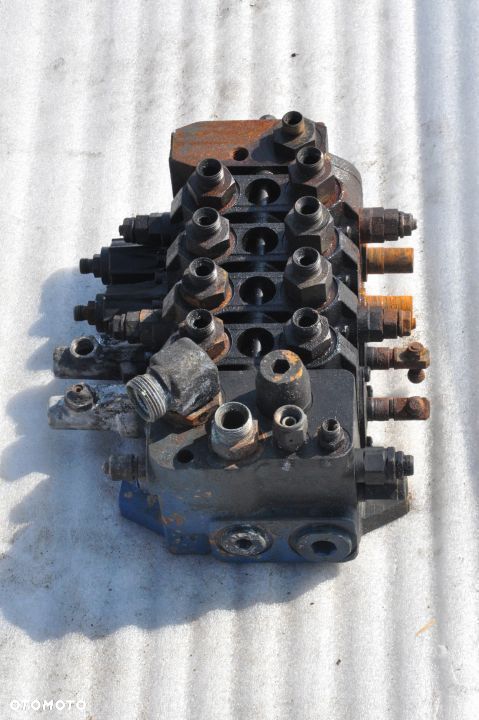 Rozdzielacz JCB 535-95 07260157 - 1