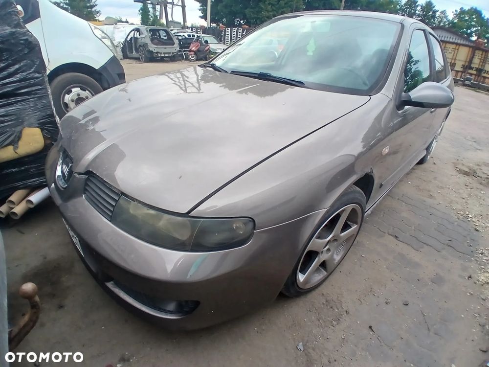 Seat Leon Cupra FR LS7U maska pokrywa silnika klapa bagażnika zderzak lampa reflektor pas przedni stop lampy halogeny przeciwmgłowe odblaski grill atrapa znaczek błotnik - 6