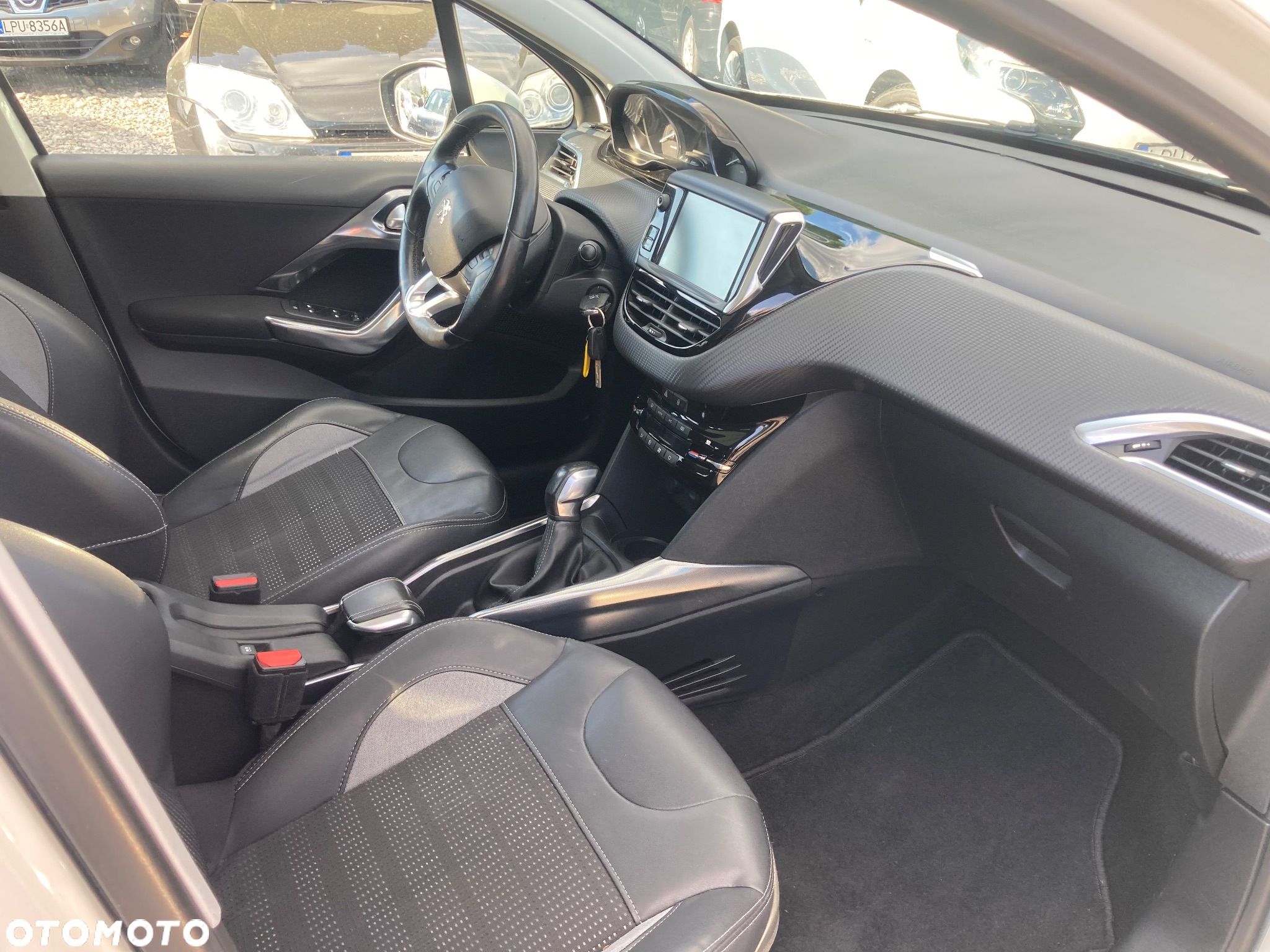 Peugeot 2008 1.6 e-HDi Allure S&S - 11