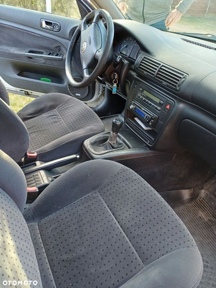 Volkswagen Passat 1.6 CL - 9