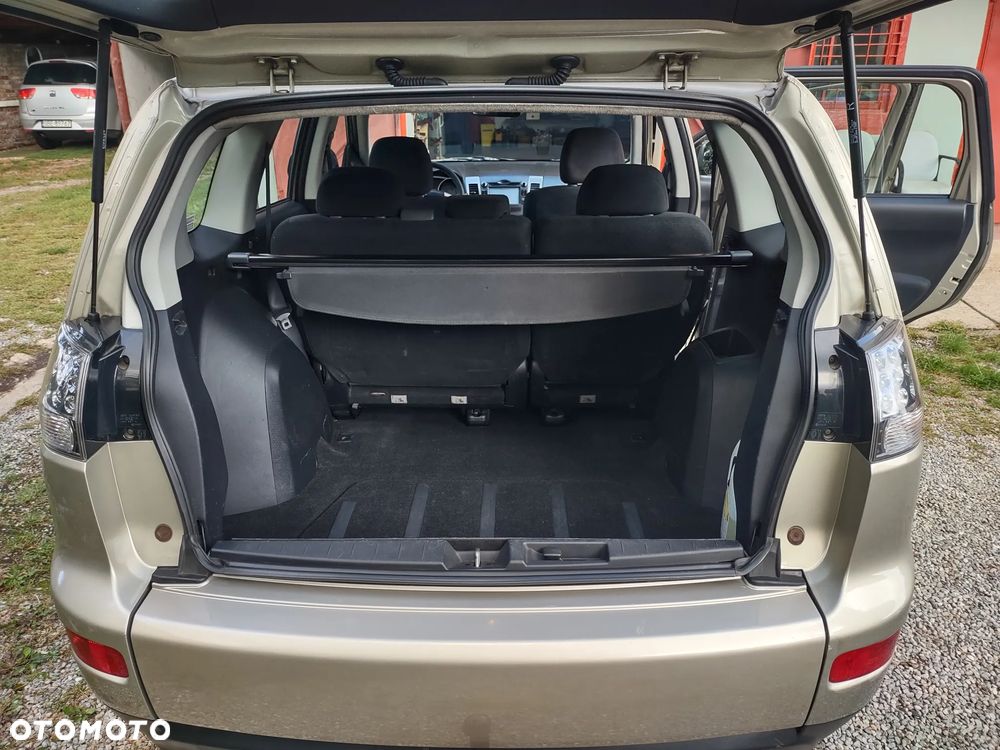 Mitsubishi Outlander 2.0 DID Instyle NAVI - 10