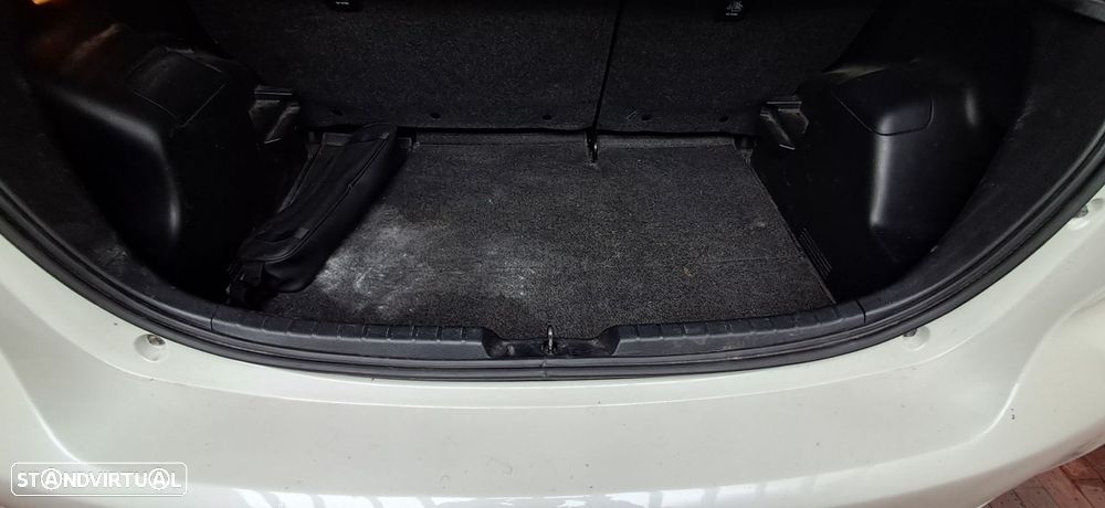 Toyota Yaris 1.0 VVT-i 20 Anos - 12