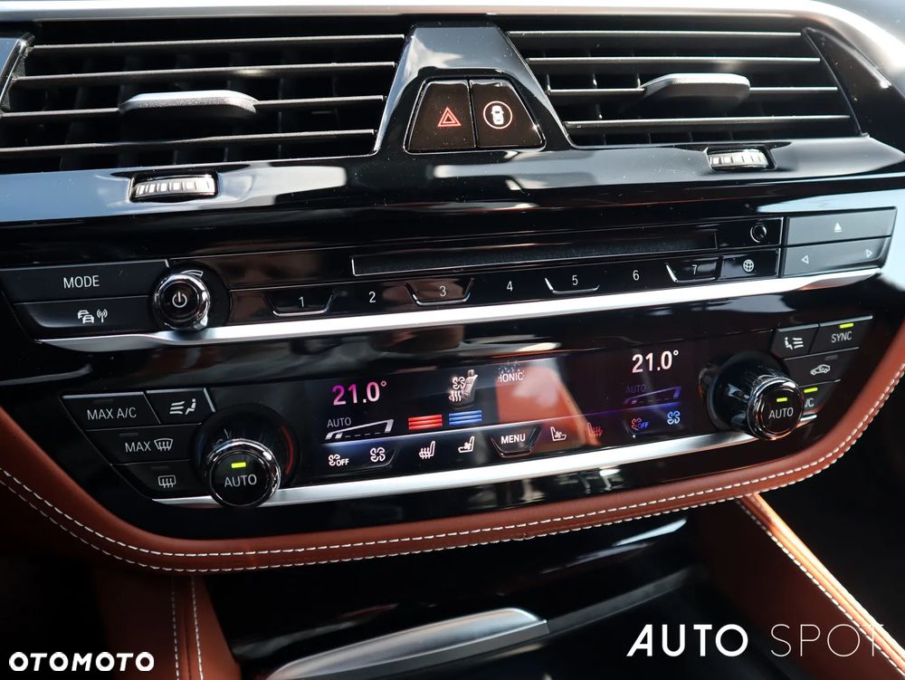 BMW Seria 5 M550d xDrive - 32