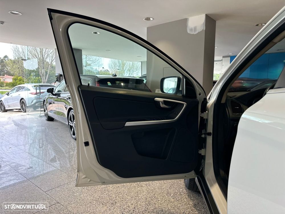 Volvo XC 60 2.4 D3 Momentum Start/Stop - 9