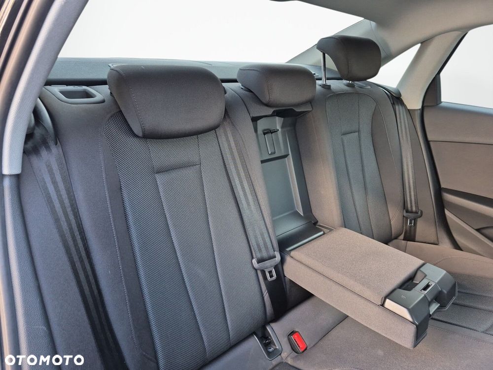 Audi A4 Limousine 35 TFSI S tronic - 24