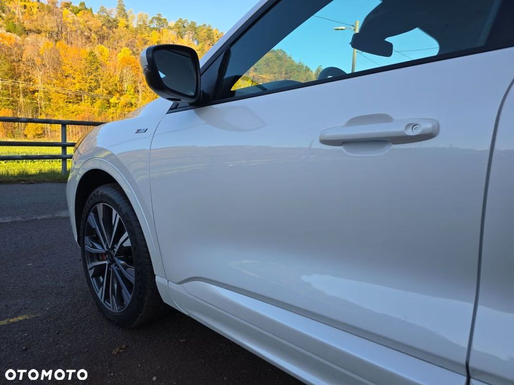 Ford Kuga 2.5 Duratec FHEV 4x4 ST-LINE - 14