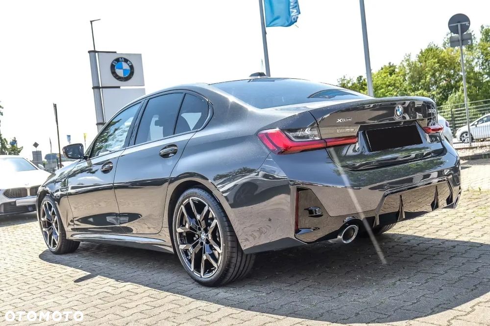 BMW Seria 3 330i xDrive M Sport - 9
