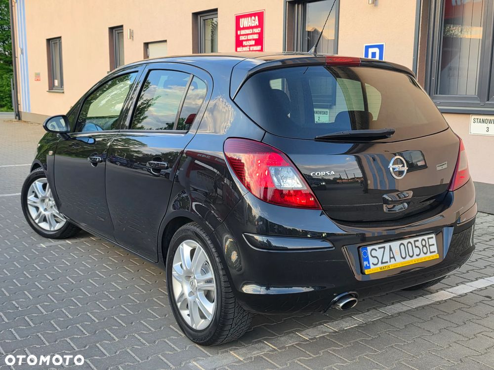 Opel Corsa 1.2 16V Cosmo - 4