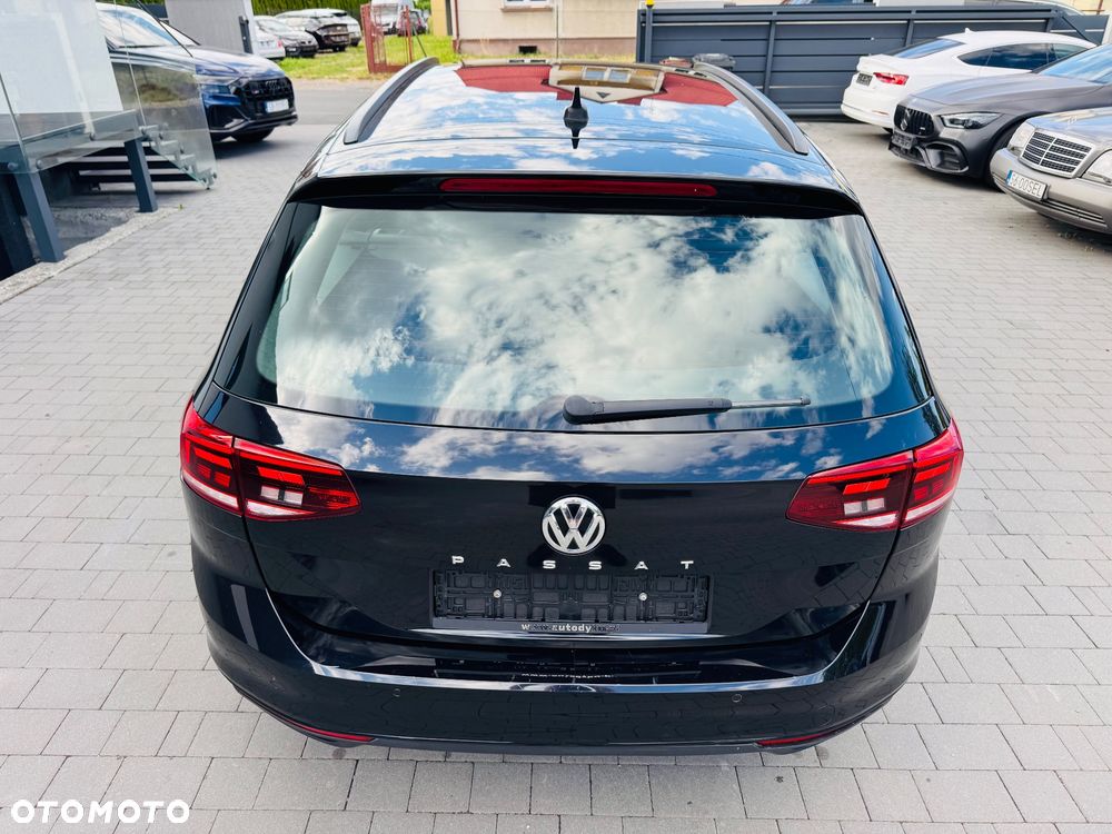 Volkswagen Passat 1.6 TDI SCR DSG Conceptline - 11