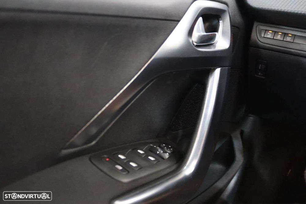 Peugeot 2008 1.2 PureTech Allure EAT6 - 11