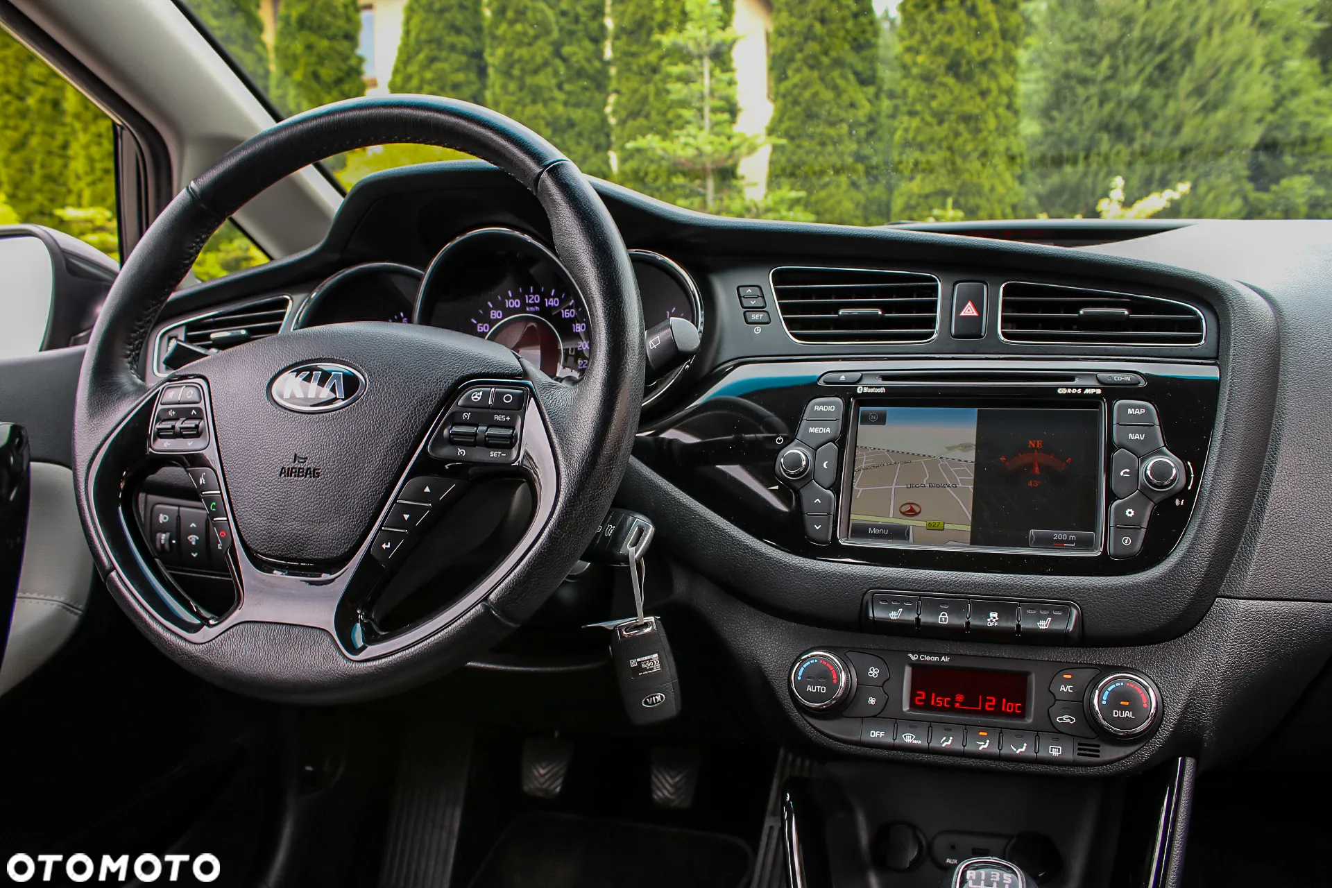 Kia Ceed 1.6 GDI Dream Team Edition - 24