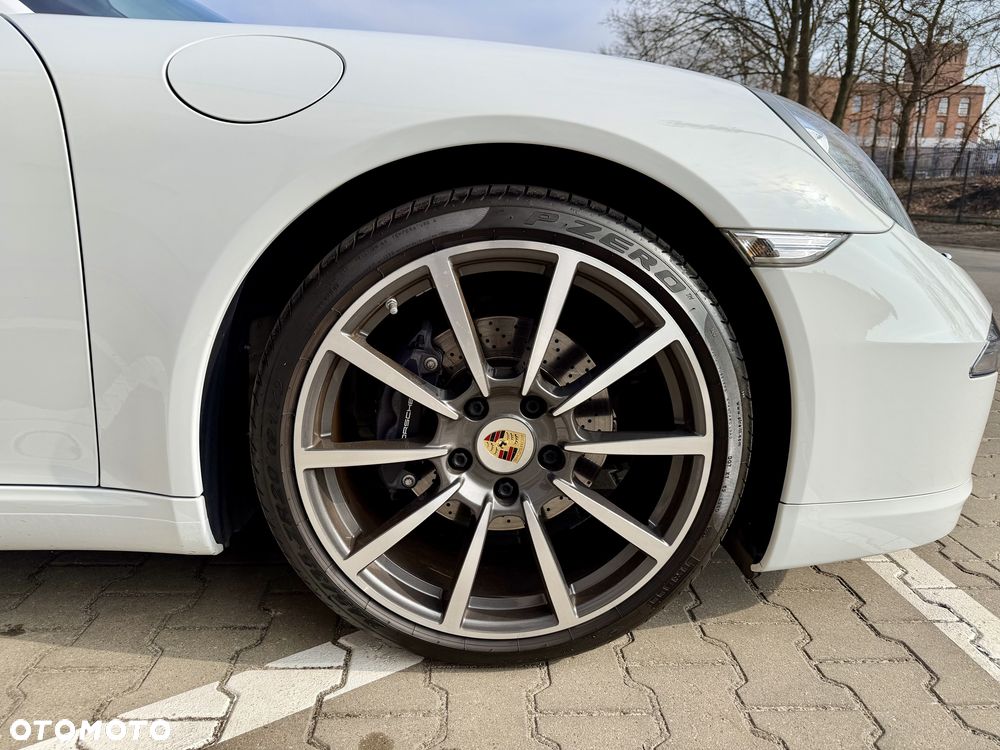 Porsche 911 Carrera - 14