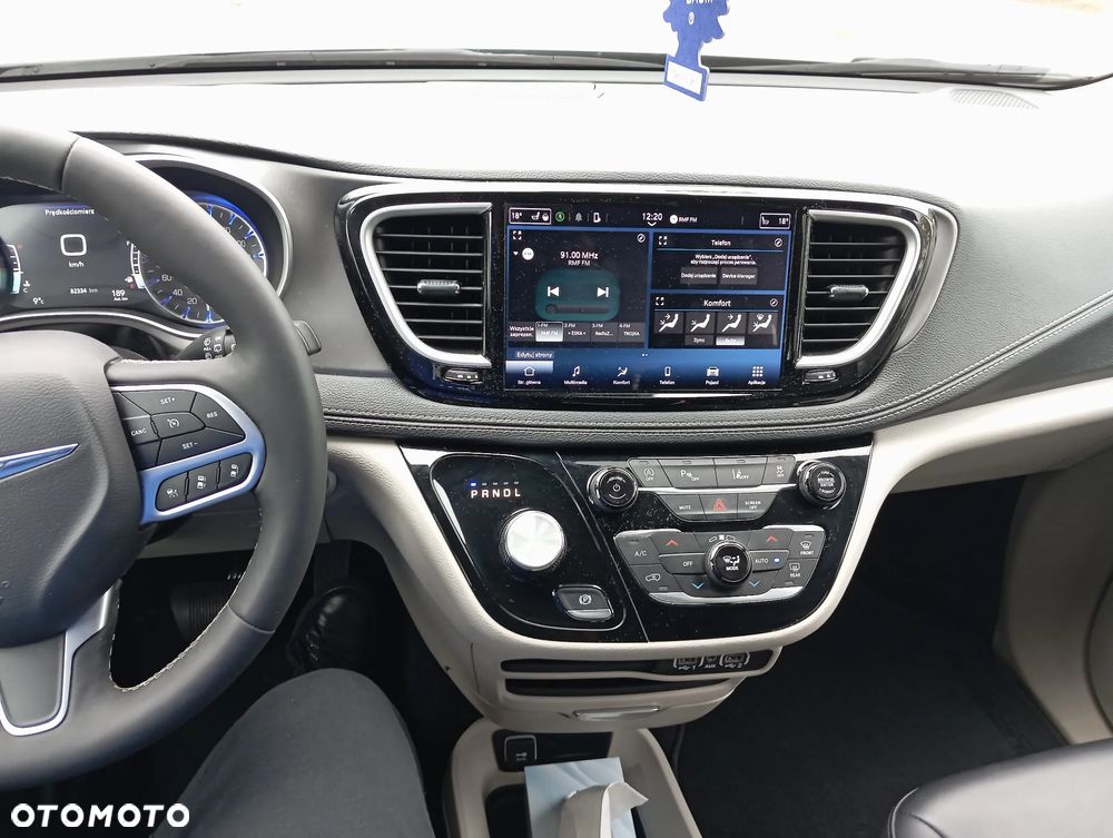 Chrysler Pacifica - 12