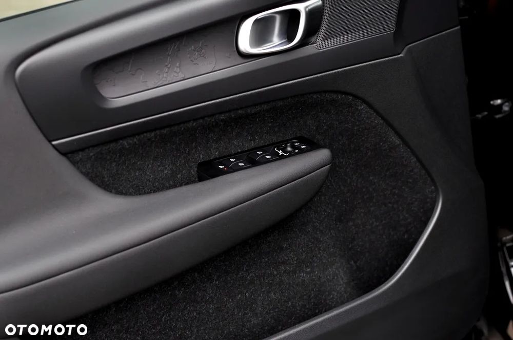 Volvo XC 40 T2 Momentum Pro - 17