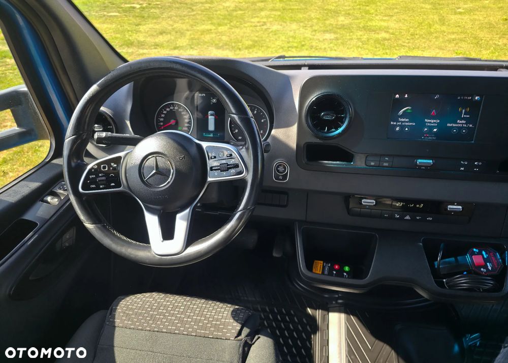 Mercedes-Benz Sprinter 907 - 11