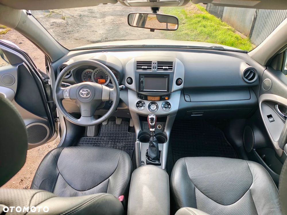 Toyota RAV4 2.2 D-4D Premium - 12