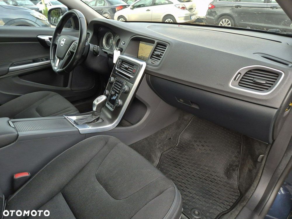 Volvo V60 D3 Geartronic Momentum - 27