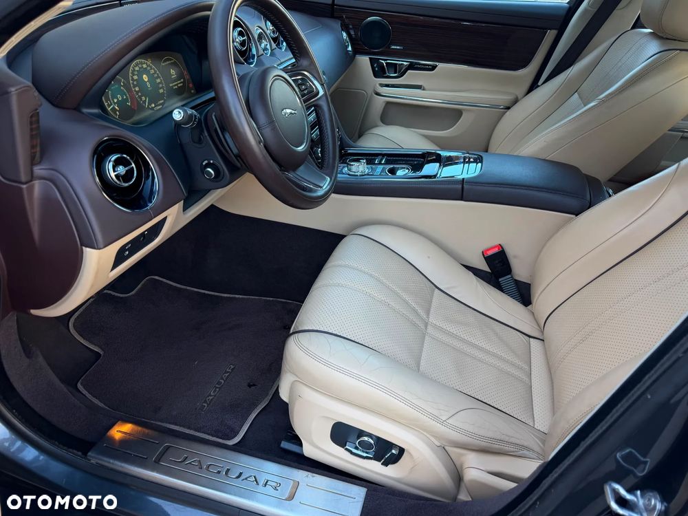 Jaguar XJ 3.0 D V6 Premium Luxury - 23