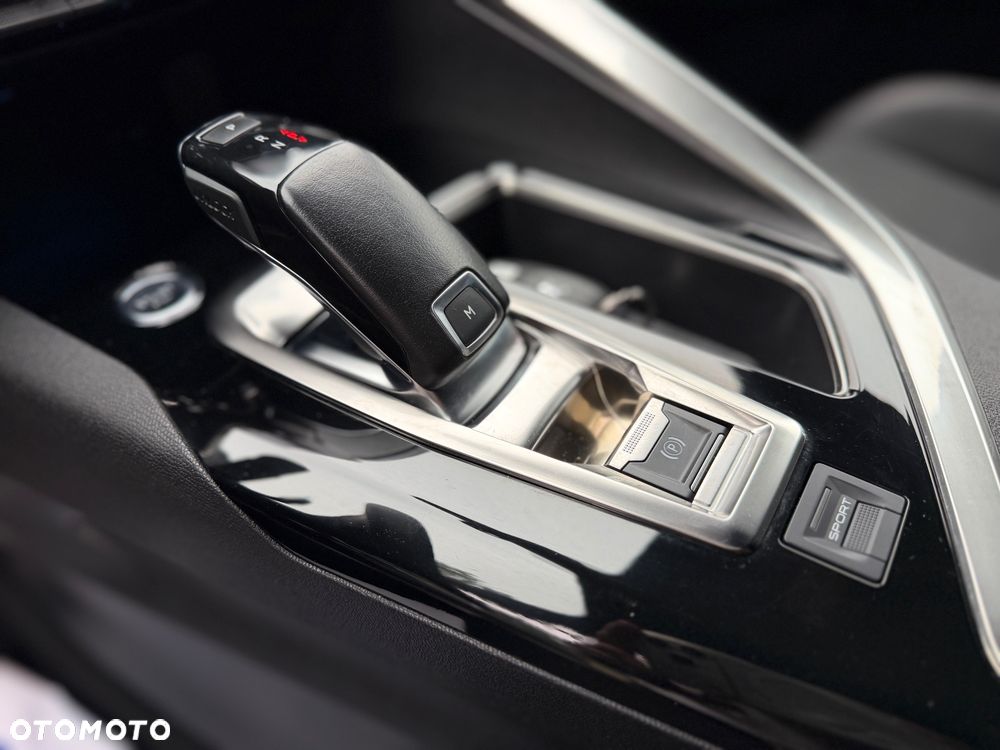 Peugeot 5008 THP 165 EAT6 Allure - 21