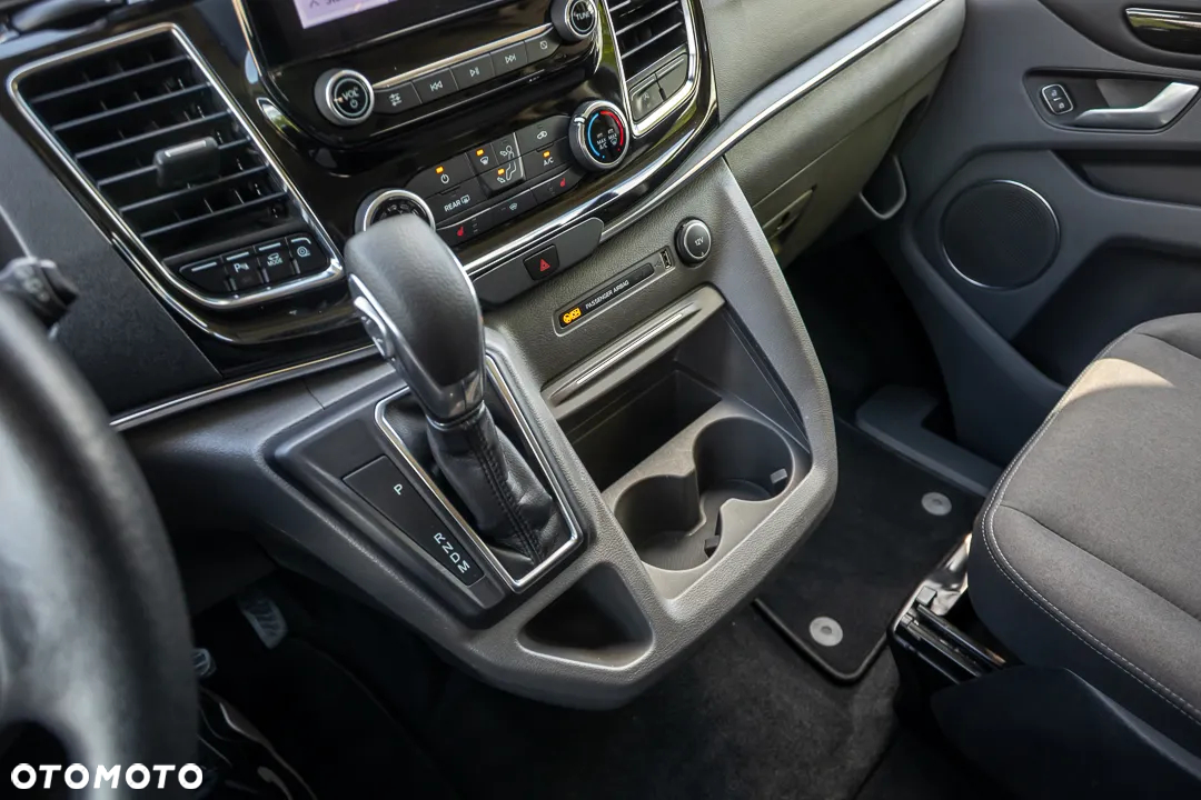 Ford Tourneo Custom 320 L2H1 VA Autm Titanium - 25