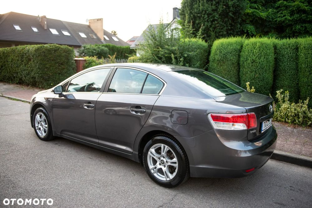 Toyota Avensis Touring Sports 1.8 Comfort - 12