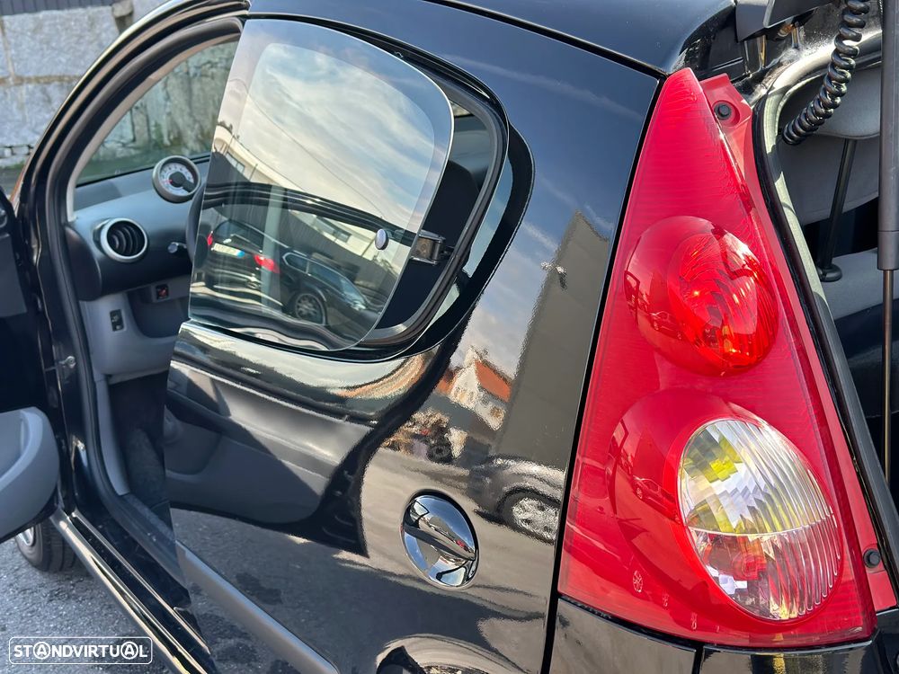 Peugeot 107 1.0 Trendy - 33