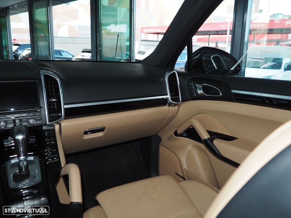 Porsche Cayenne S E-Hybrid Platinum Edition - 11