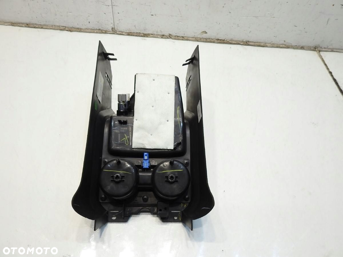 UCHWYT NA KUBKI DODGE JOURNEY I 1MG721DVAB 100016644 - 4