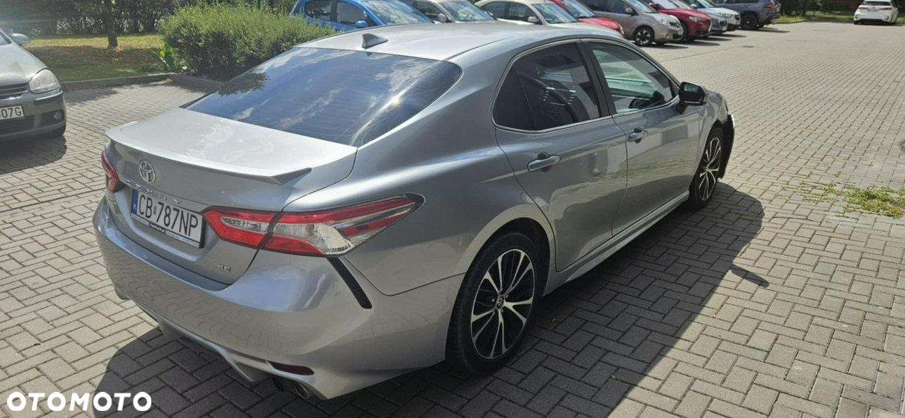 Toyota Camry - 4