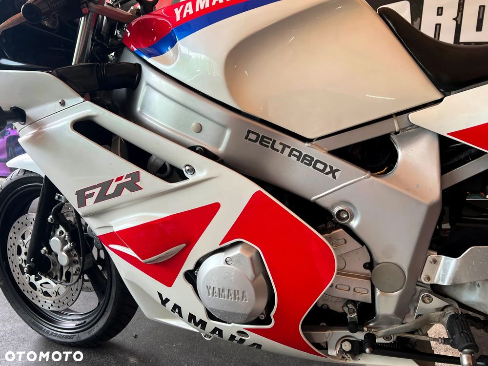 Yamaha FZR - 22