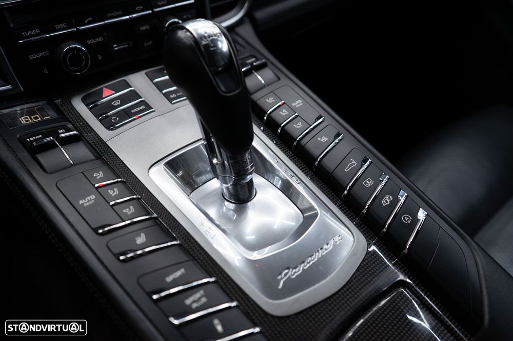 Porsche Panamera Turbo PDK - 34