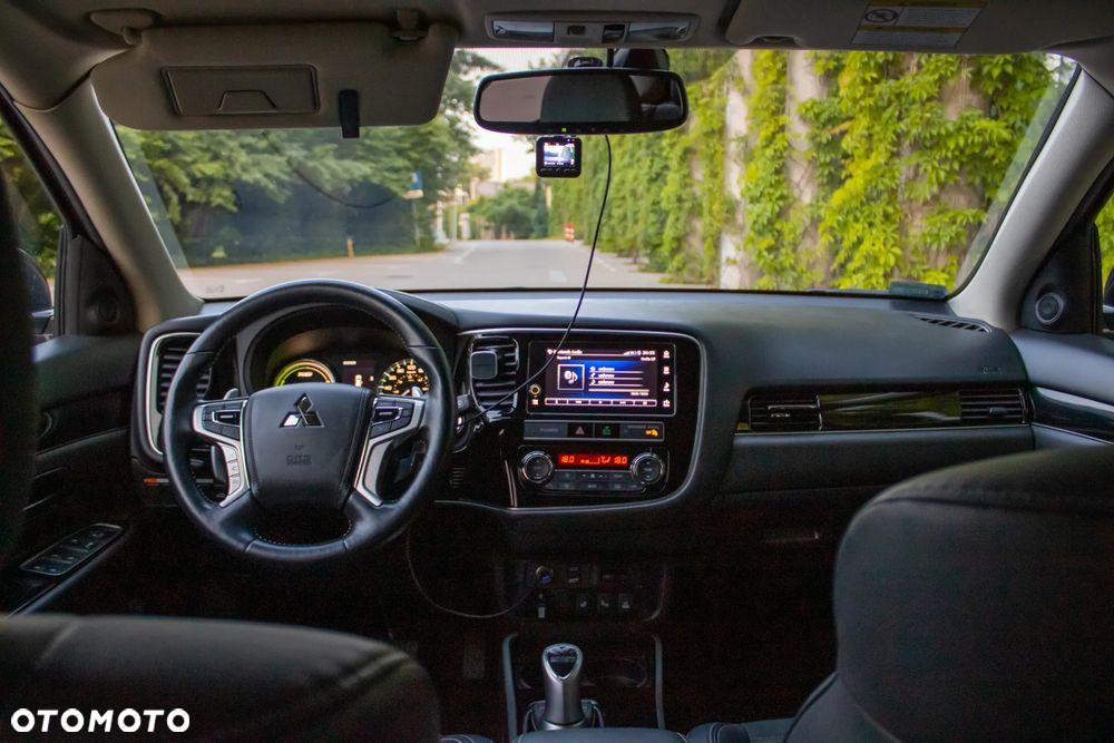 Mitsubishi Outlander - 9