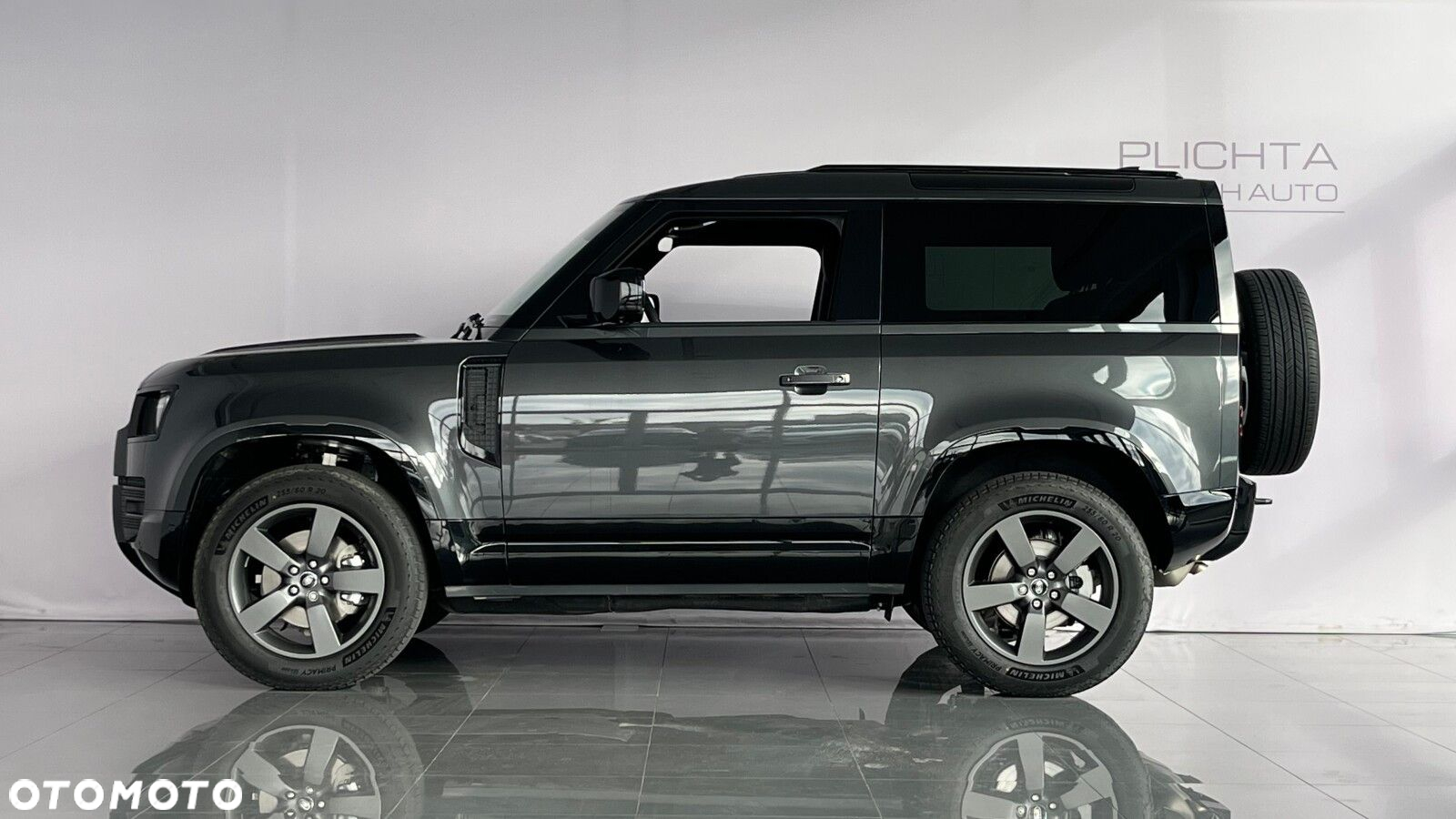 Land Rover Defender - 4