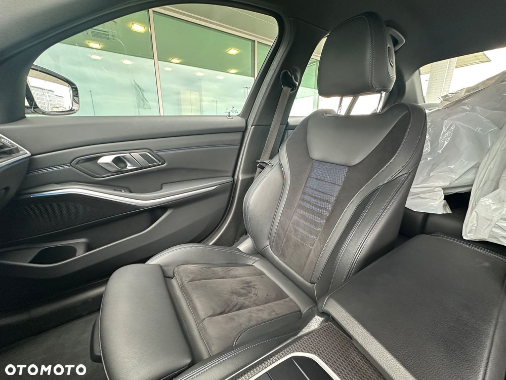 BMW Seria 3 320e M Sport - 17